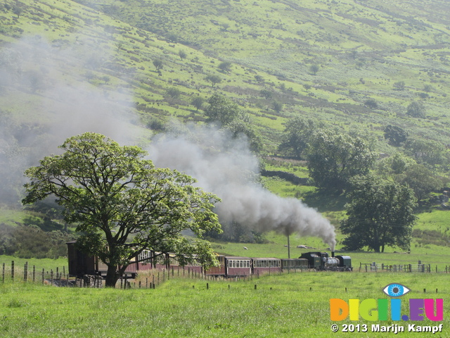 SX29091 Steam train near Rhyd-Ddu